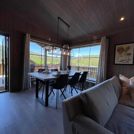 Ny Og Moderne I Stryn. Solrik Plassering Stryn