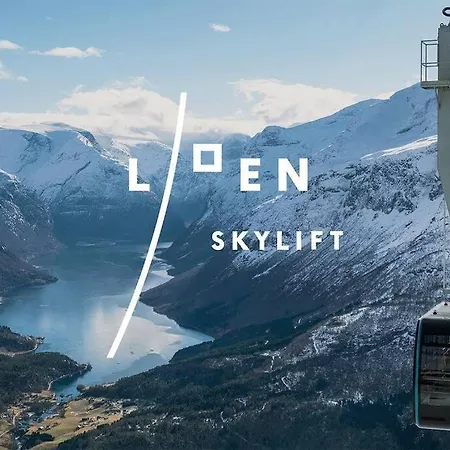 Ny Og Moderne I Stryn. Solrik Plassering * סטרין