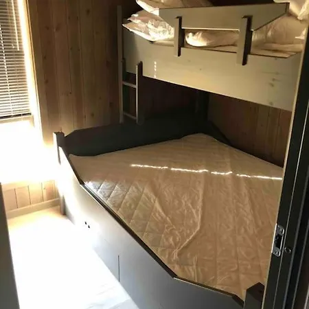 Ny Og Moderne I Stryn. Solrik Plassering Stryn