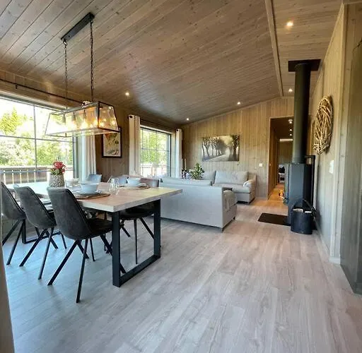 Vakantiehuis Ny Og Moderne I Stryn. Solrik Plassering