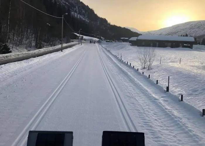 Ny Og Moderne I Stryn. Solrik Plassering * Stryn