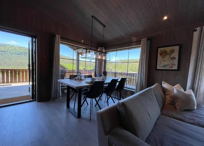 Ny Og Moderne I Stryn. Solrik Plassering Stryn