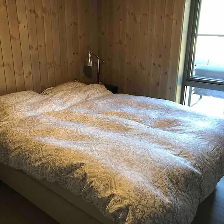 Ny Og Moderne I Stryn. Solrik Plassering *